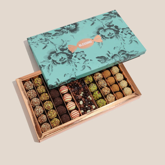 Box of 920g of Assorted Chocolate and Dragees, Les Plaisirs