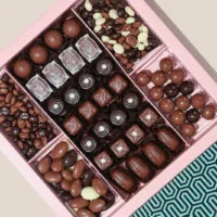 Box of 610g of Assorted Chocolate and Dragees, Les Classiques