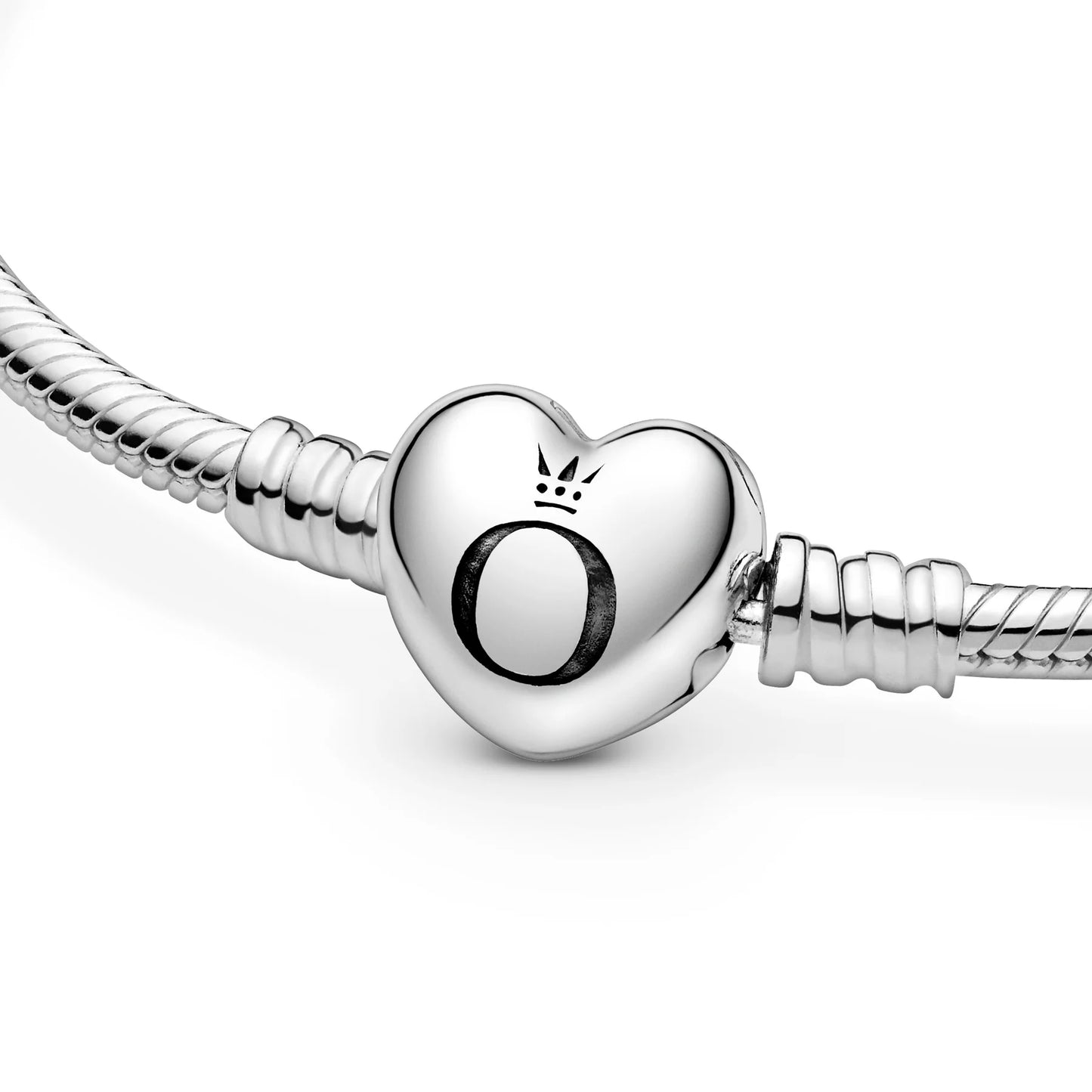 Pandora Moments - Silver bracelet with heart-shaped clasp