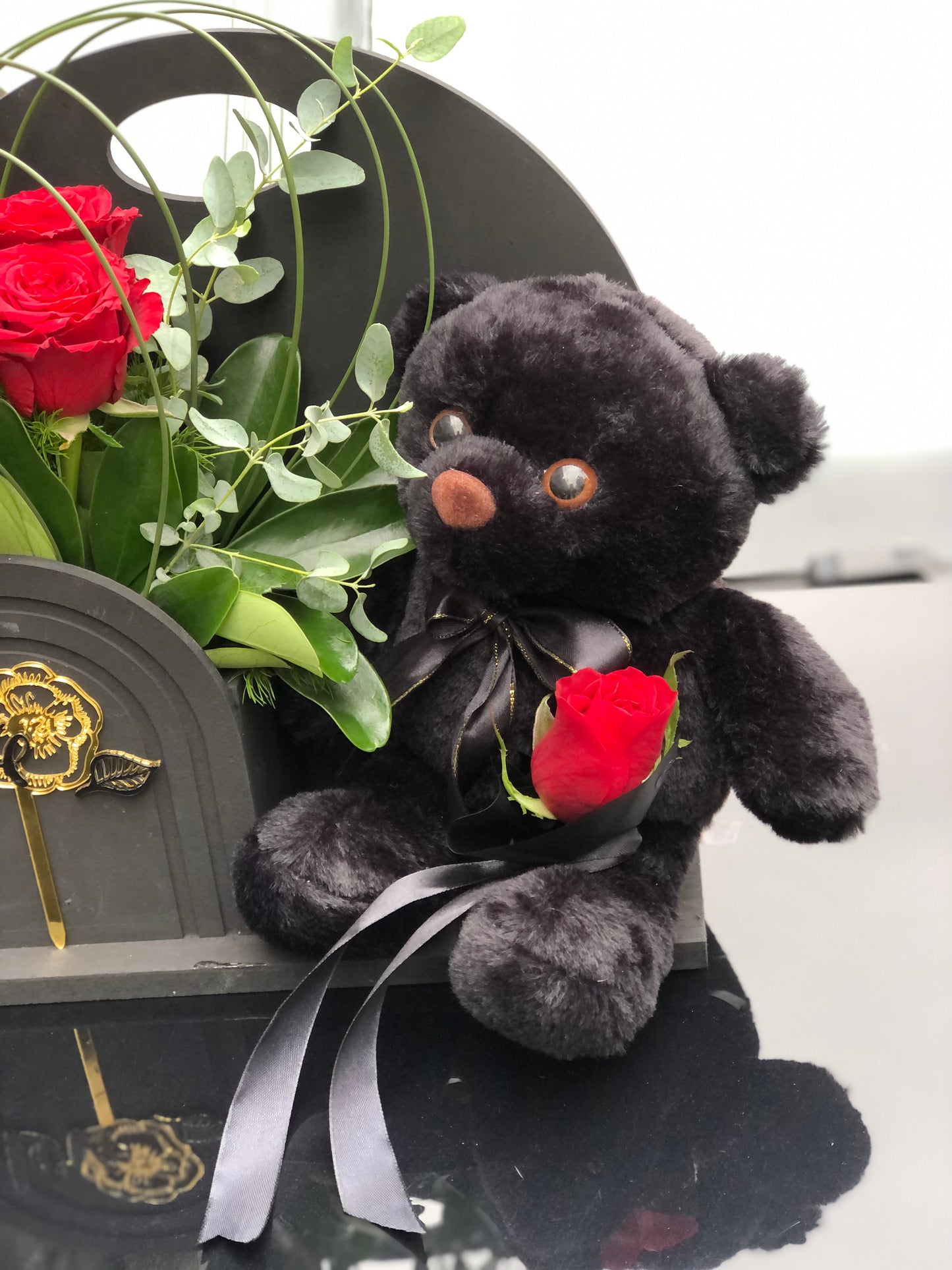 Red Roses & Teddy Love